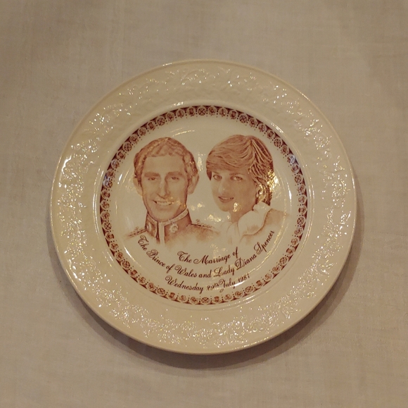 Prince Charles & Diana Royal Wedding Plate 1981  - Picture 2 of 7